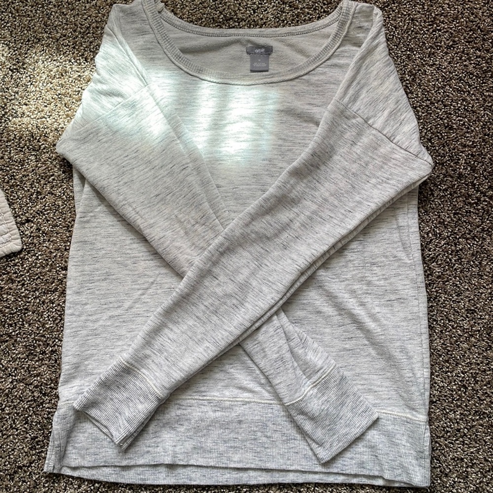 Aerie sweater/shirt size small lightly used